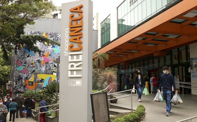 Confiança do comércio tem queda de 2,7 pontos em dezembro, diz FGV