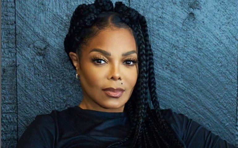 A grande família? Janet Jackson diz que Stevie Wonder, Tracy Chapman e Samuel L. Jackson são seus parentes