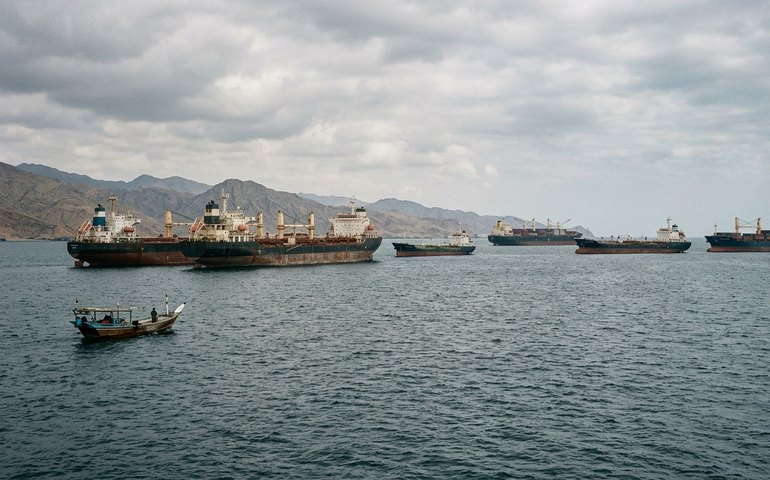 Centcom informa redirecionamento de 45 navios comerciais no Estreito de Ormuz durante bloqueio naval