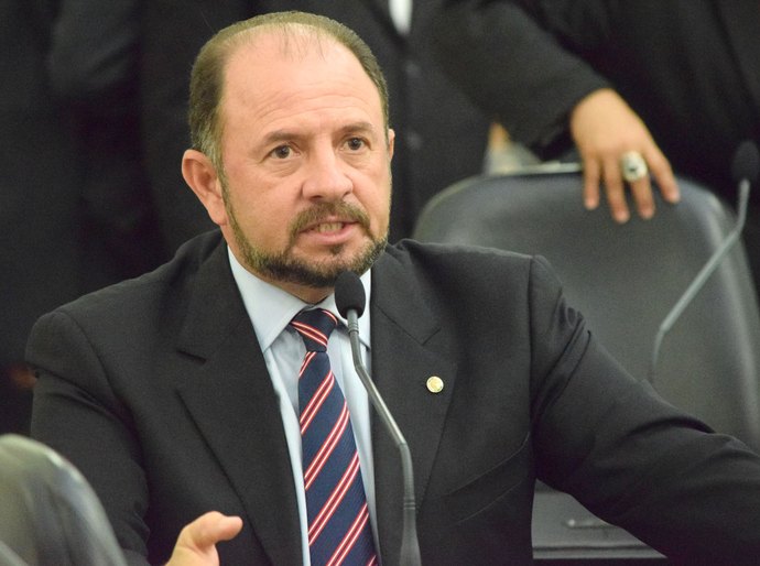 Antonio Albuquerque solicita ao governo o recapeamento da rodovia AL-115