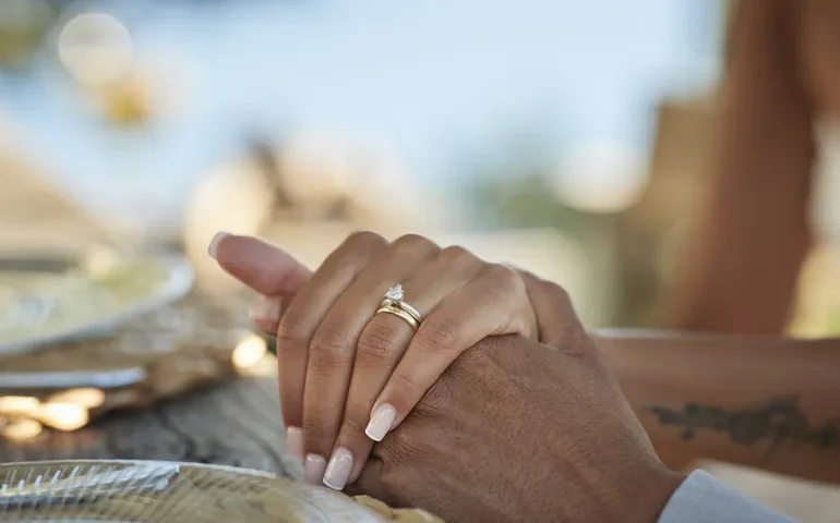 'Vaquinha' frustrada: noivos não conseguem resgatar dinheiro de presentes em plataforma de casamentos