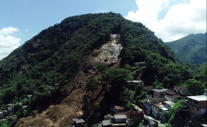 Buscas continuam na região serrana do Rio