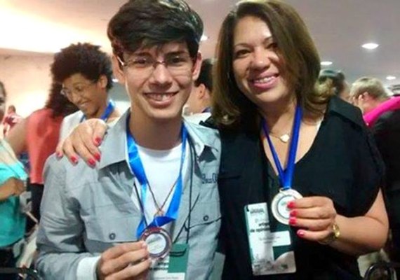 Estudante leva duas medalhas na Olimpíada de Língua Portuguesa