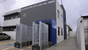 Suspeito de matar homem por ciúmes e deixar dois feridos durante festa ilegal comparece na delegacia de Nossa Senhora das Dores
