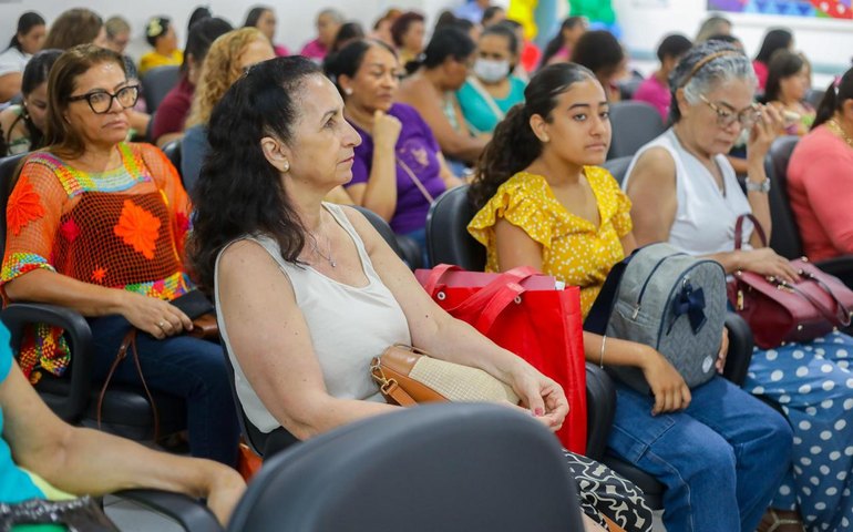 Outubro Rosa: Governo de Alagoas oferta exame gratuito de mamografia para servidoras do Estado