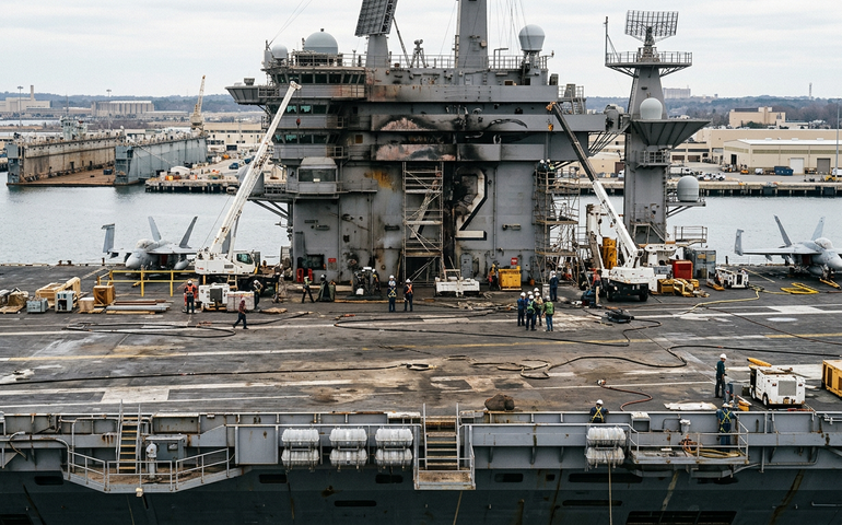 Porta-aviões dos EUA que atuou contra o Irã passará por manutenção após incêndio