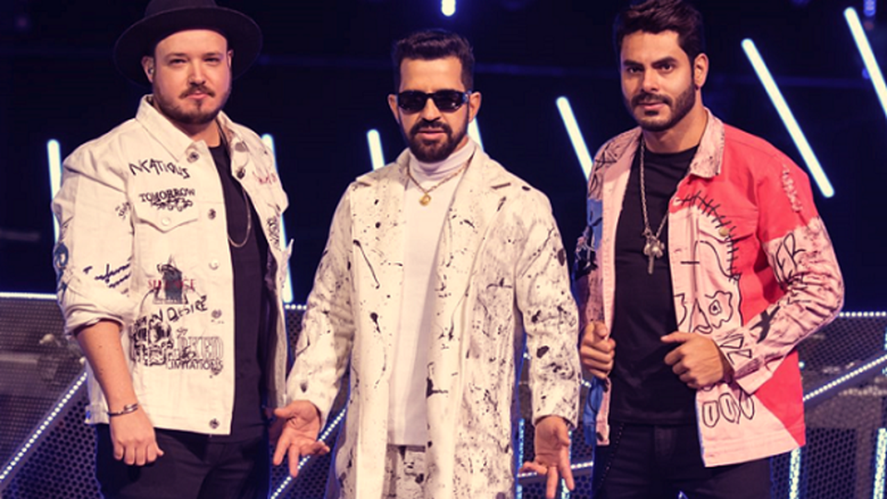 Dennis sobe single com Israel e Rodolffo