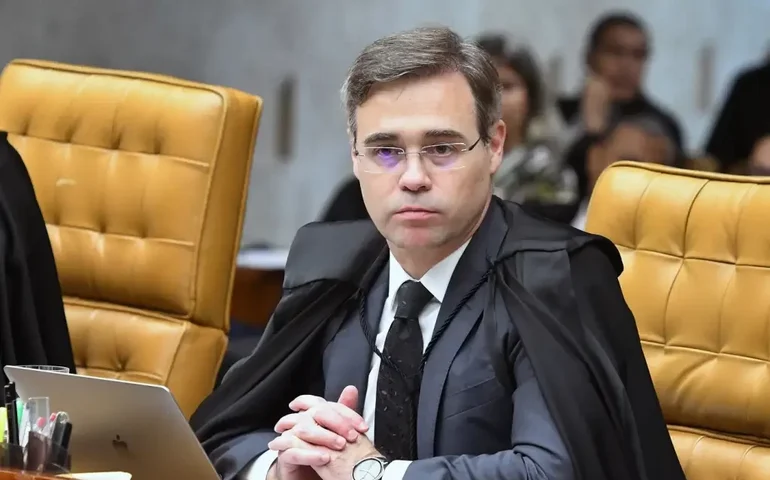 André Mendonça rejeita tornozeleira para deputado investigado e autoriza monitoramento de ex-ministro de Bolsonaro em esquema bilionário do INSS