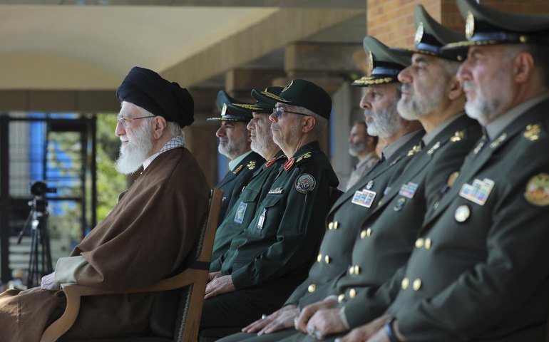 Irã surpreendeu a todos ao assumir os riscos políticos de revidar o ataque dos EUA, diz analista