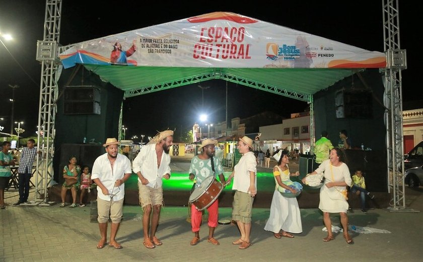 Exposição, folclore e teatro abrem programação cultural do Bom Jesus em Penedo
