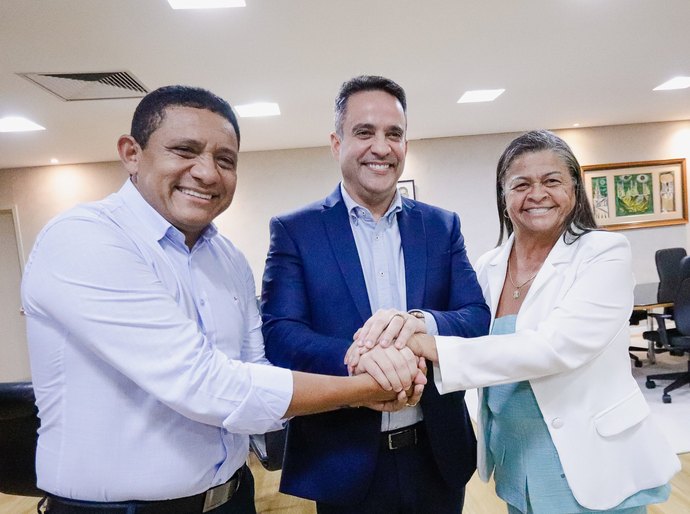 Prefeita Tia Júlia, governador Paulo Dantas e secretário Júlio alinham novos avanços para Palmeira dos Índios