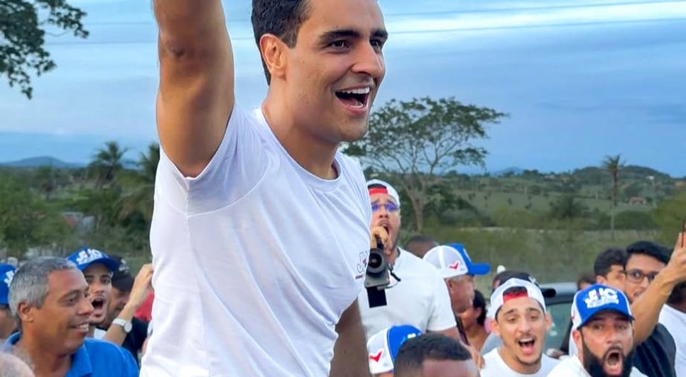 JHC em caminhada com apoiadores. Fonte: Ascom PSDB