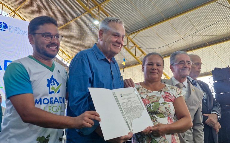 Vice-governador participa da entrega de 156 títulos de propriedade em Maribondo pelo Programa Moradia Legal VII