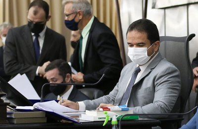 Aprovados pareceres de projetos que beneficiam servidores; Presidente convoca sessão extraordinária para analisar PEC