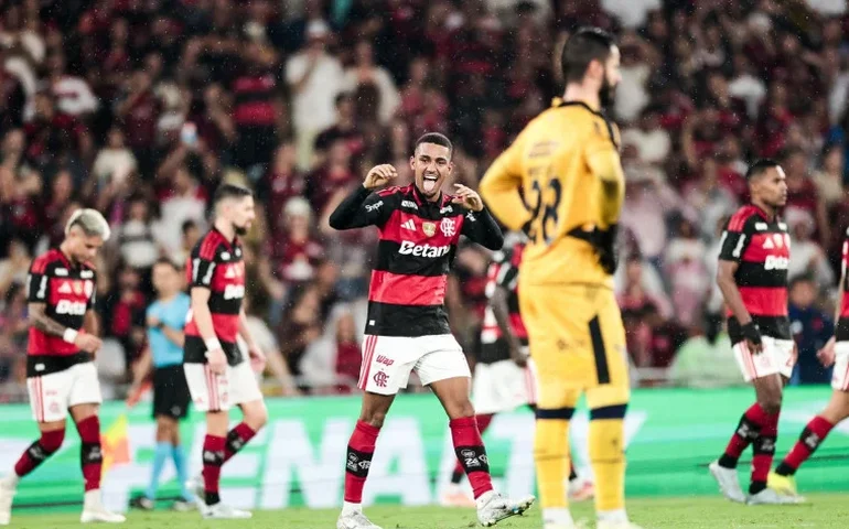 Flamengo confirma favoritismo, vence Remo com facilidade e retorna ao G-4