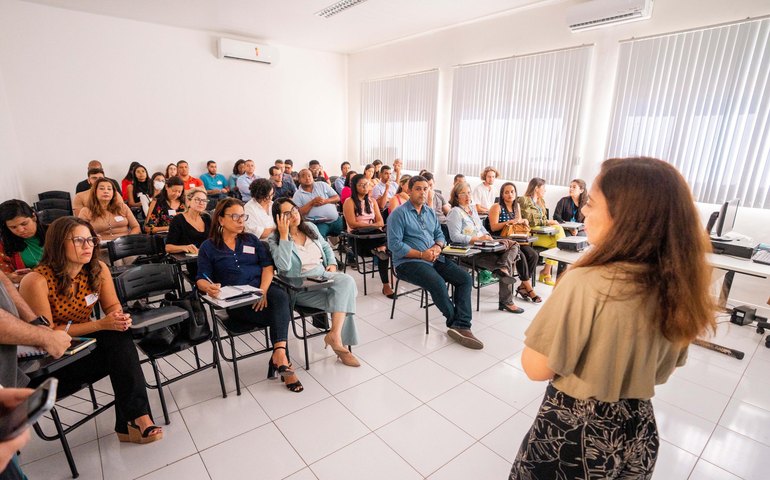 ONU-Habitat reúne representantes do Governo para aprimorar Vida Nova nas Grotas