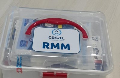 Abril Verde: Casal distribui kits de primeiros socorros para trabalhadores das ETAs
