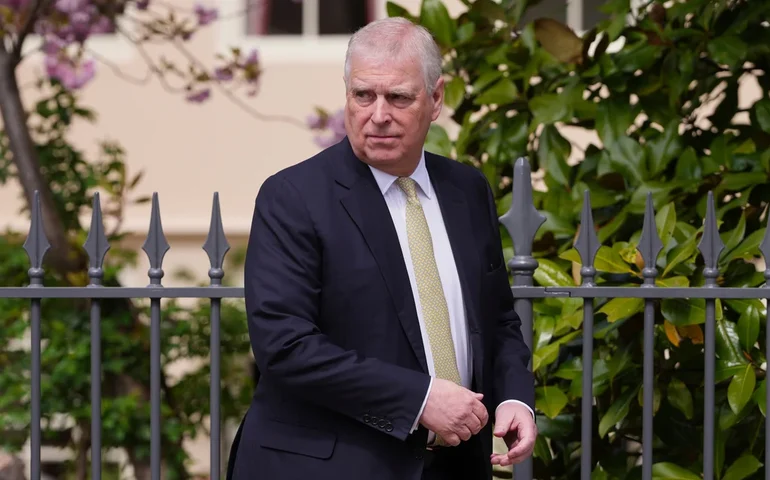 Maioria dos britânicos apoia exclusão do ex-príncipe Andrew da linha de sucessão