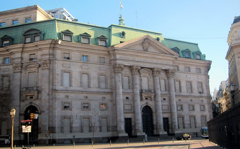 BC da Argentina sobe taxa básica de juros de 60% para 69,5%