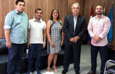 Presidente do TCE recebe prefeito de Maribondo e dirigentes da Uveal