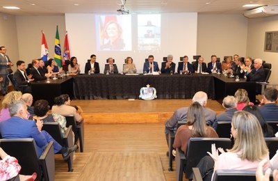 MPAL presta homenagem à ministra do STJ Marluce Caldas em reunião extraordinária do Colégio de Procuradores