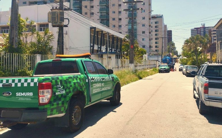 Operação Língua Suja flagra descarte irregular de efluentes em galeria pluvial no Farol