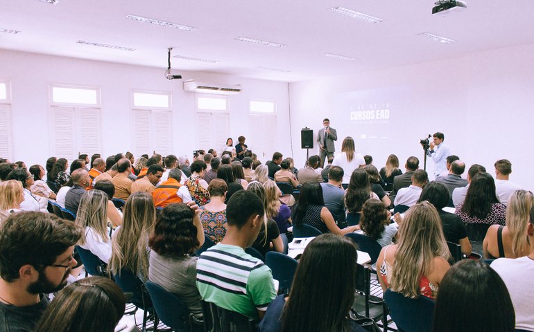 Governo lança parceria que oferta mais de 160 cursos a servidores alagoanos