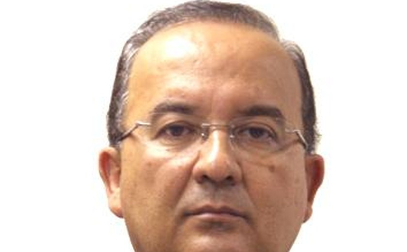 Após determinação de governador bolsonarista, Justiça proíbe demissões de professores em SC