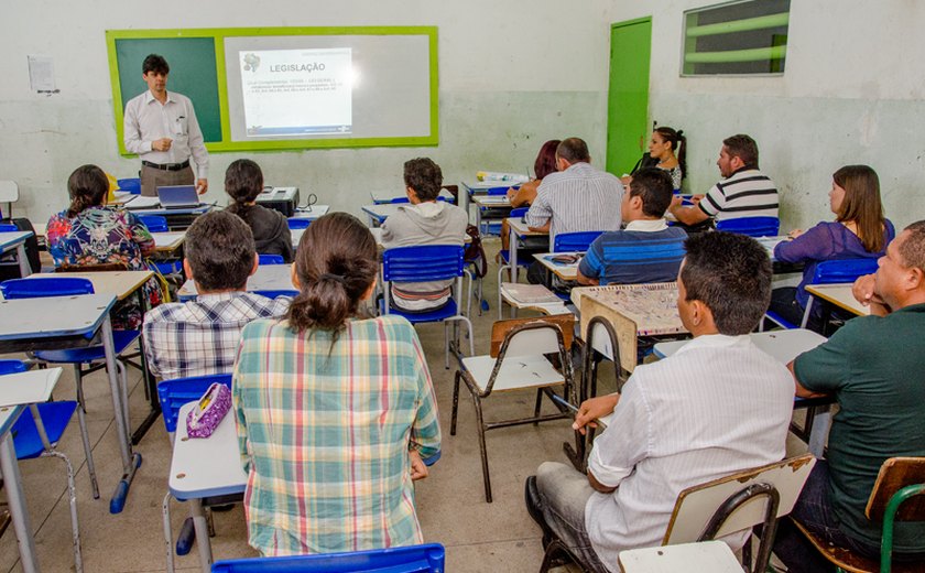 Micro e pequenos empreendedores de Limoeiro participam do curso Venda Mais, Venda para o Governo