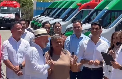 Prefeita Tia Júlia recebe chave de Unidade Odontológica das mãos do presidente Lula