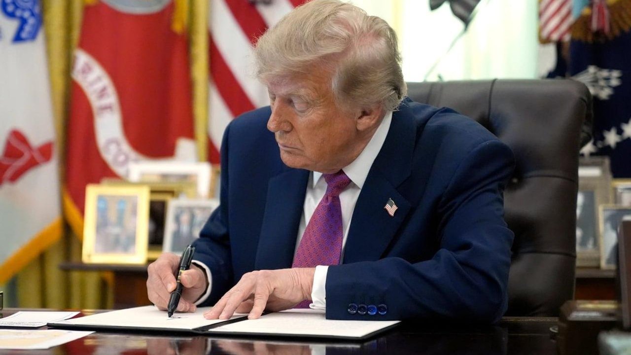 Trump afirma que fechou 'o maior acordo petrolífero' do mundo com a Venezuela