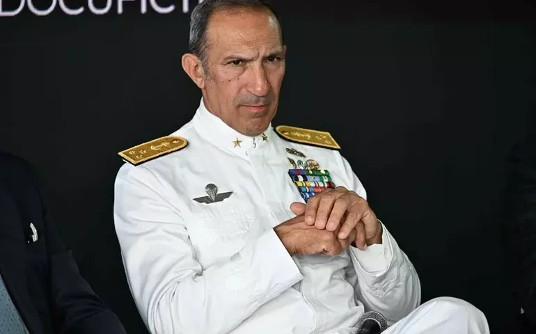 Marinha da Itália diz 'estar pronta' para desminar Ormuz após trégua