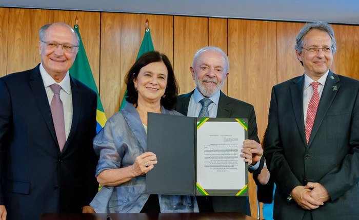 Anúncio da vacinação em larga escala contra a dengue a partir do ano que vem