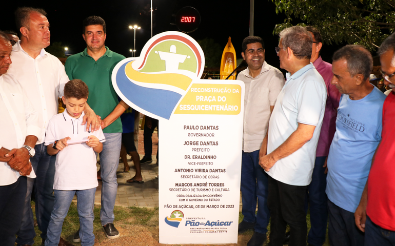 Em Pão de Açúcar, Seinfra entrega praça reformada em homenagem aos 169 anos da cidade