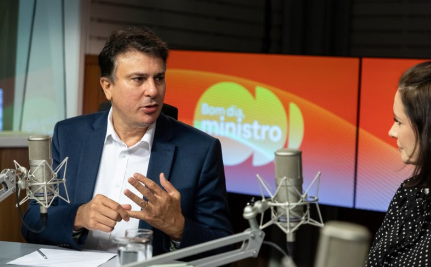 Camilo Santana anuncia duas novidades: o MEC Enem e o MEC Livros