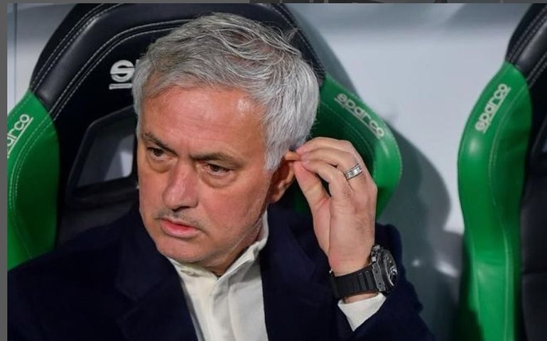 Demitido da Roma, Mourinho está perto de treinar time da Arábia Saudita, diz jornal
