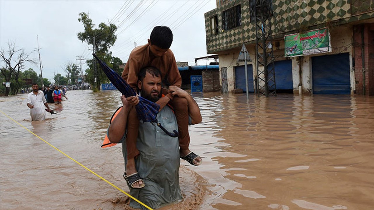 Tempestades no Paquistão afetam 300 mil pessoas e deixam 81 mortos