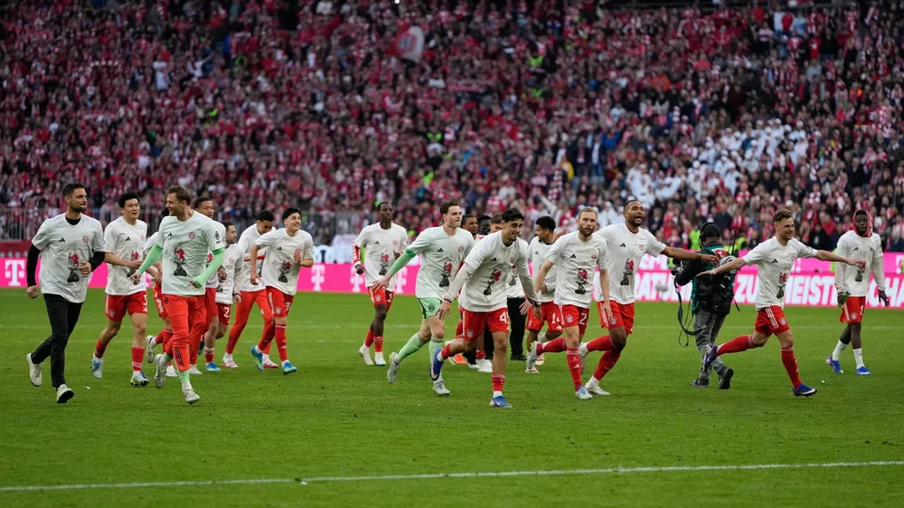 Bayern entra no clima da Oktoberfest e jogadores posam com trajes típicos da Baviera; veja fotos