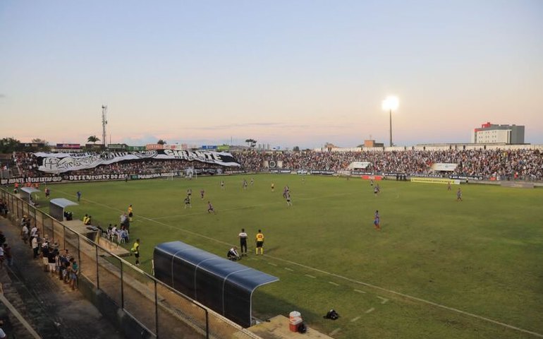 Agentes de vigilância participam de esquema de segurança para partida entre ASA e CRB