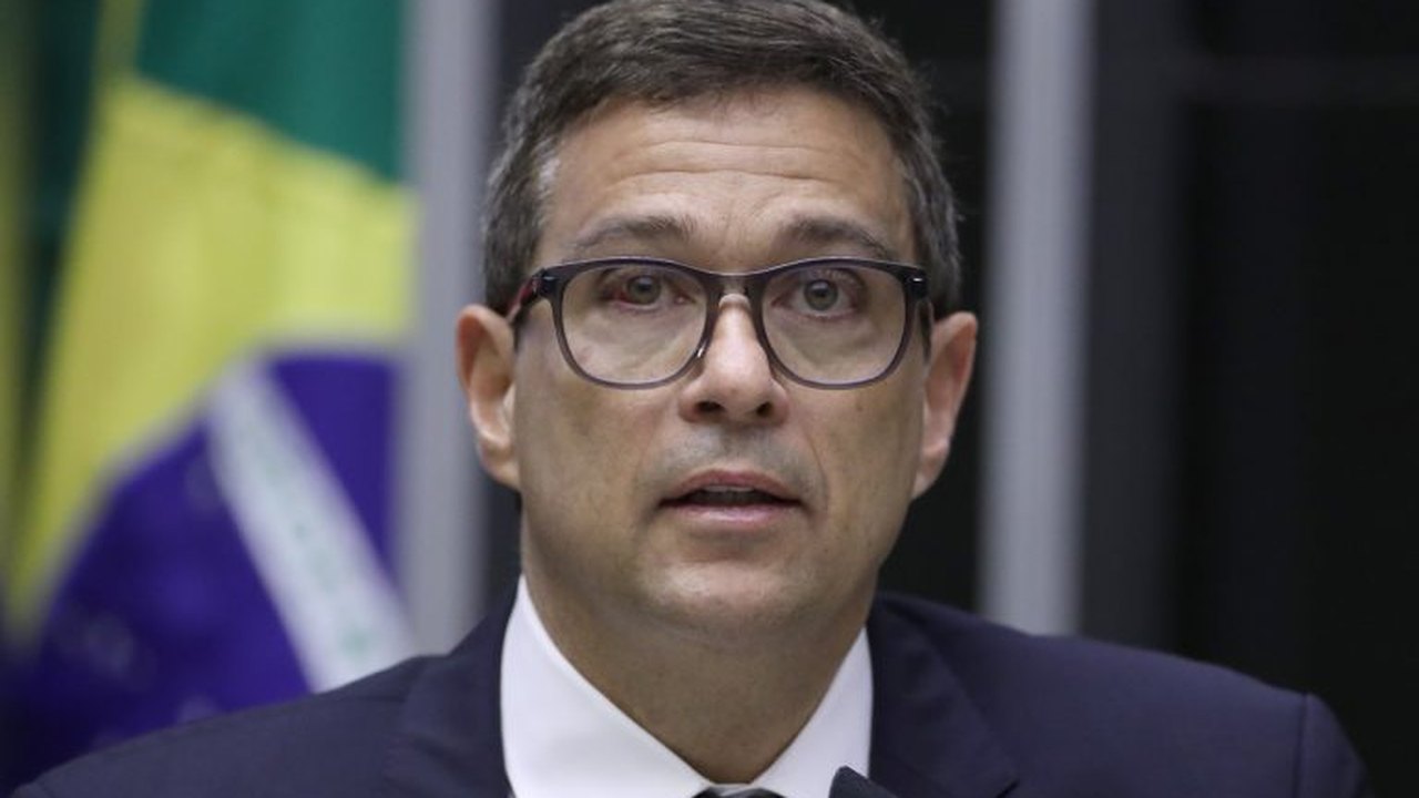 'Reconhecemos que é difícil cortar gastos estruturais', afirma presidente do BC