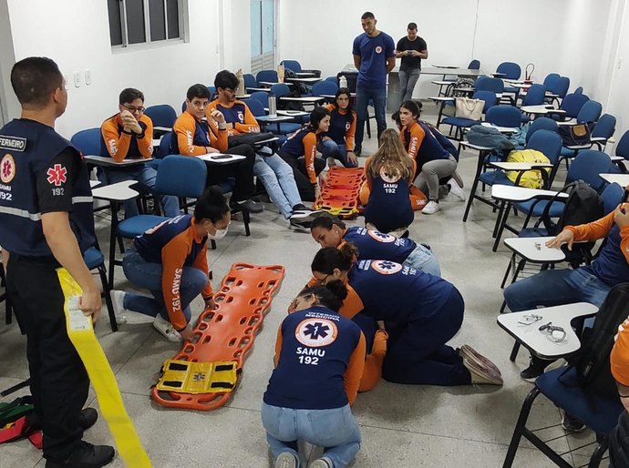 Samu capacita acadêmicos de medicina do Cesmac em estágio curricular em urgência e emergência