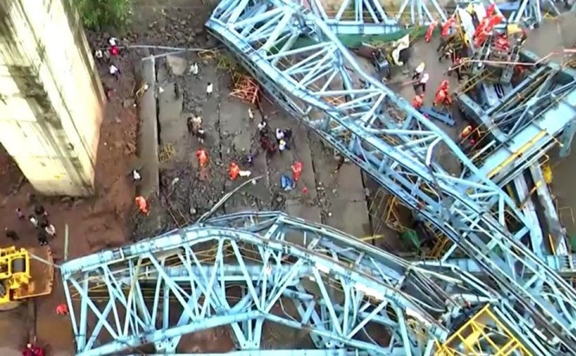 Ponte em construção desaba na Índia e deixa ao menos 17 mortos; vídeo