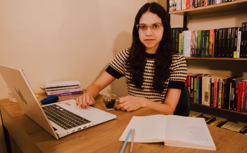 Obra finalista do Prêmio Carolina Maria de Jesus mescla autoficção com realismo mágico para narrar o processo de luta contra um câncer