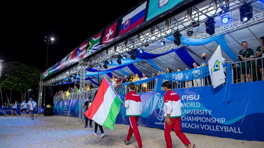 Cerimônia de abertura do Mundial Universitário de Vôlei de Praia reúne atletas de 23 países e autoridades em Maceió