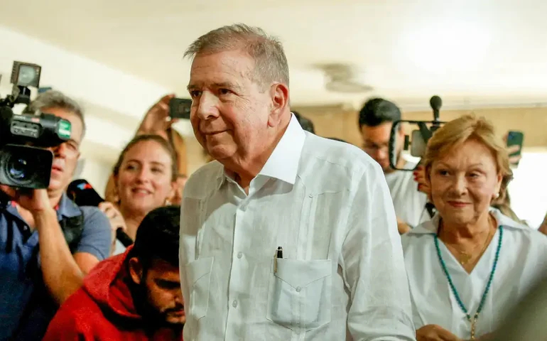 Opositor Edmundo González, alvo de mandado de prisão, deixa Venezuela e busca asilo na Espanha