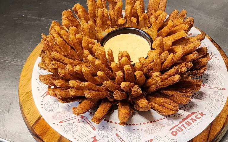 Veja de onde vem a ‘cebola do Outback’ e por que o clima está atrapalhando o cultivo
