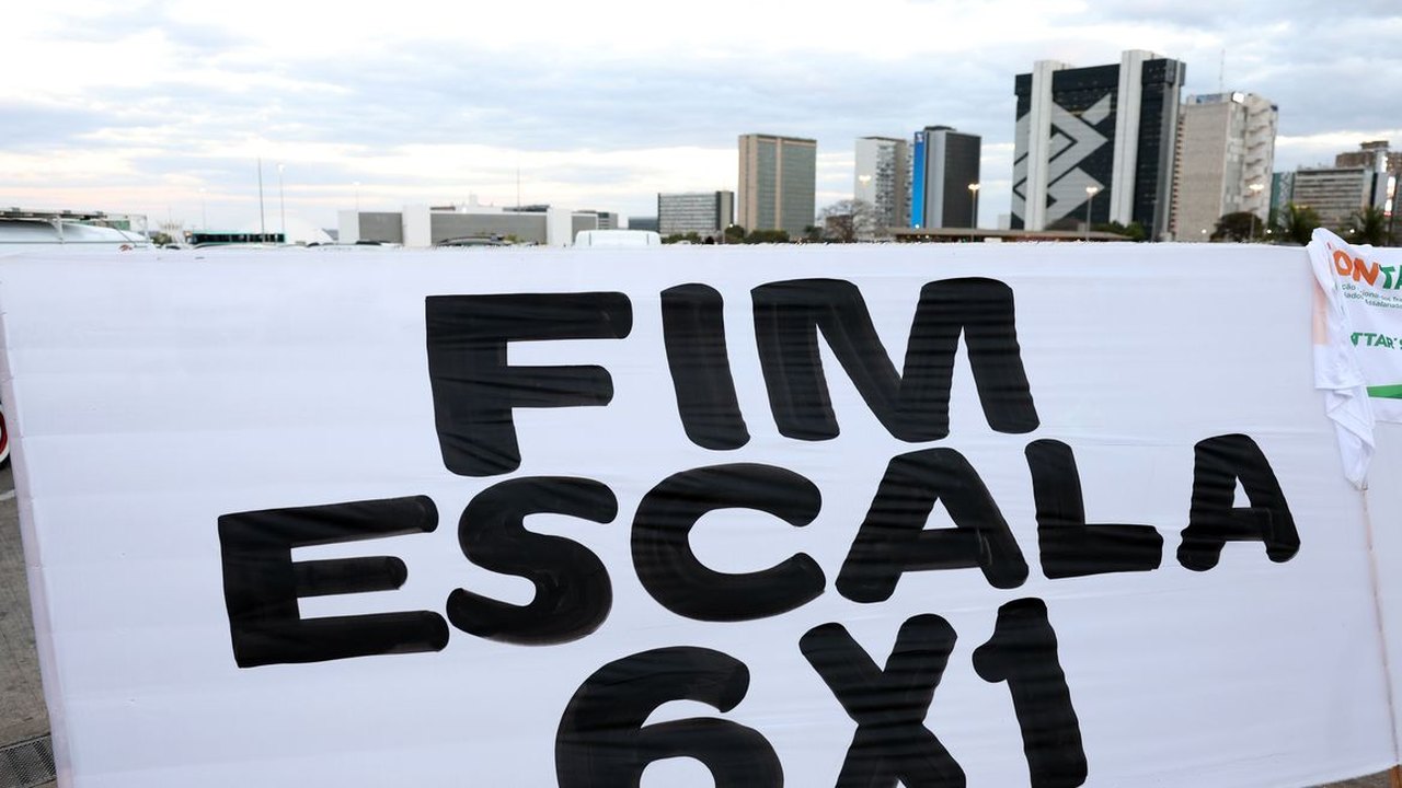 Vereadores promovem 'protocolaço' de projetos pelo fim da escala 6x1