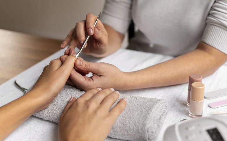 Mercado de unhas se destaca como caminho de independência financeira para mulheres