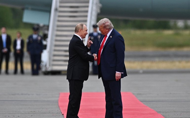 Rússia pode ser principal aliada dos EUA, aponta Tucker Carlson