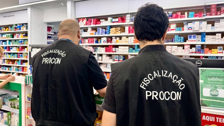 Procon Maceió fiscaliza farmácias e identifica produtos vencidos e ausência de farmacêuticos